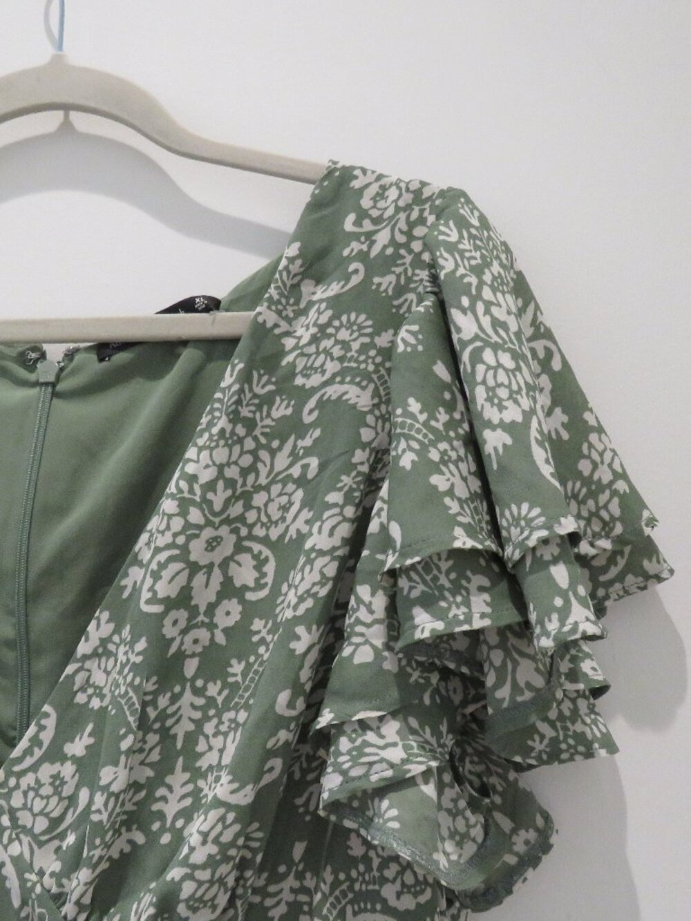 Abercrombie & Fitch Sage Green and Cream Floral Maxi Dress - Picture 5 of 16